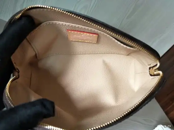 COSMETIC VUITTON LOUIS POUCH 0606